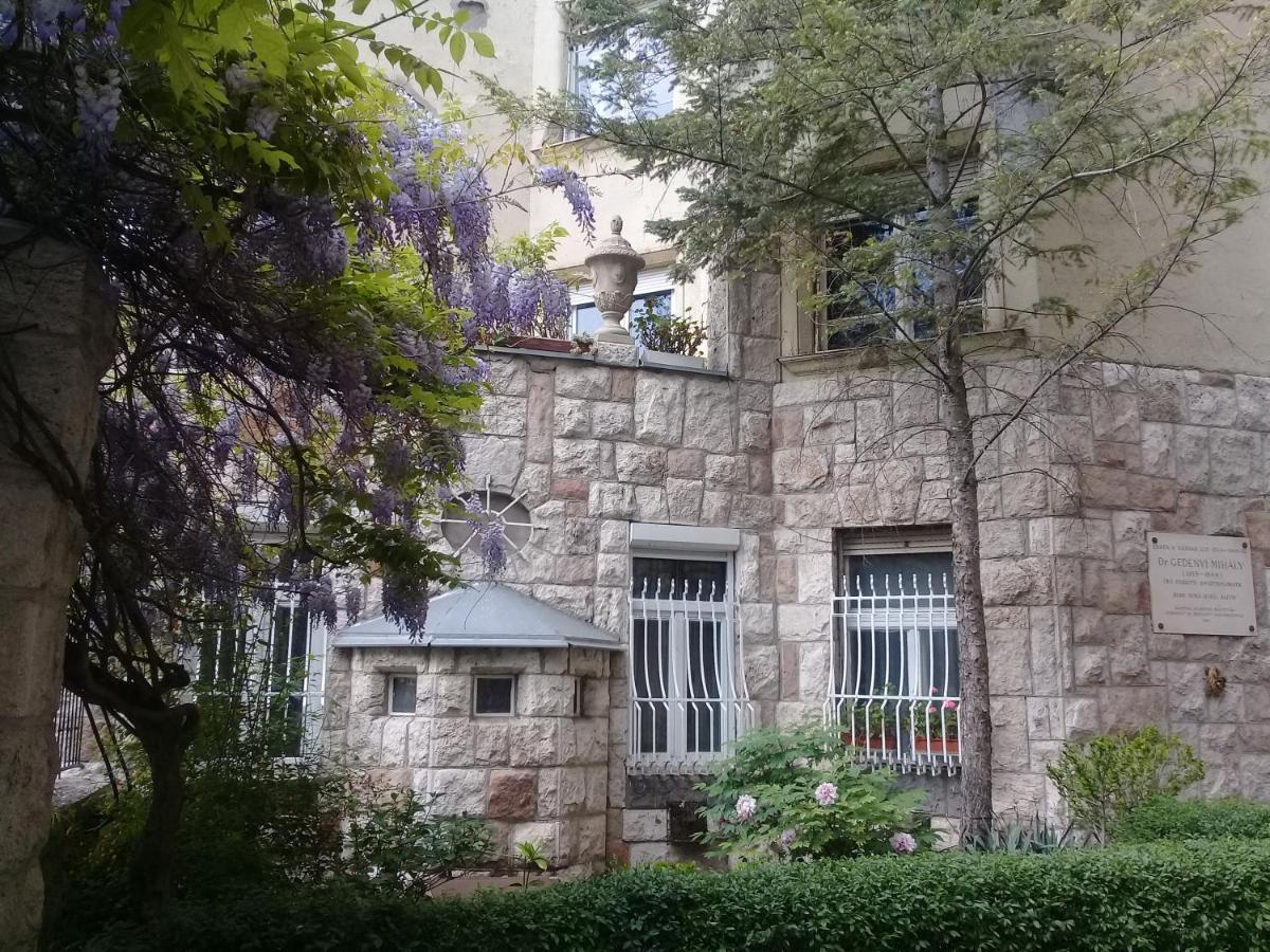 Modern Parkside Garden View Apartman *